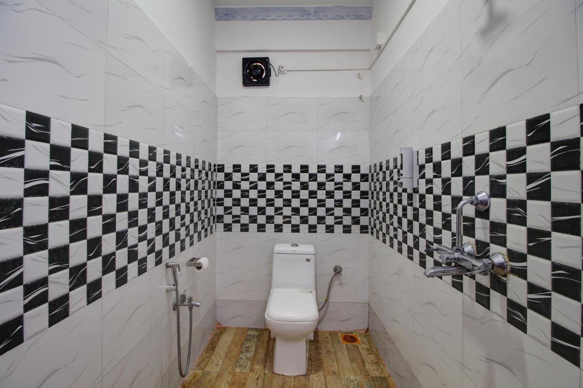 Hotel Pleasure Inn Near Turtle Beach Morjim Manage By Ld Group Of Hospitality Dış mekan fotoğraf